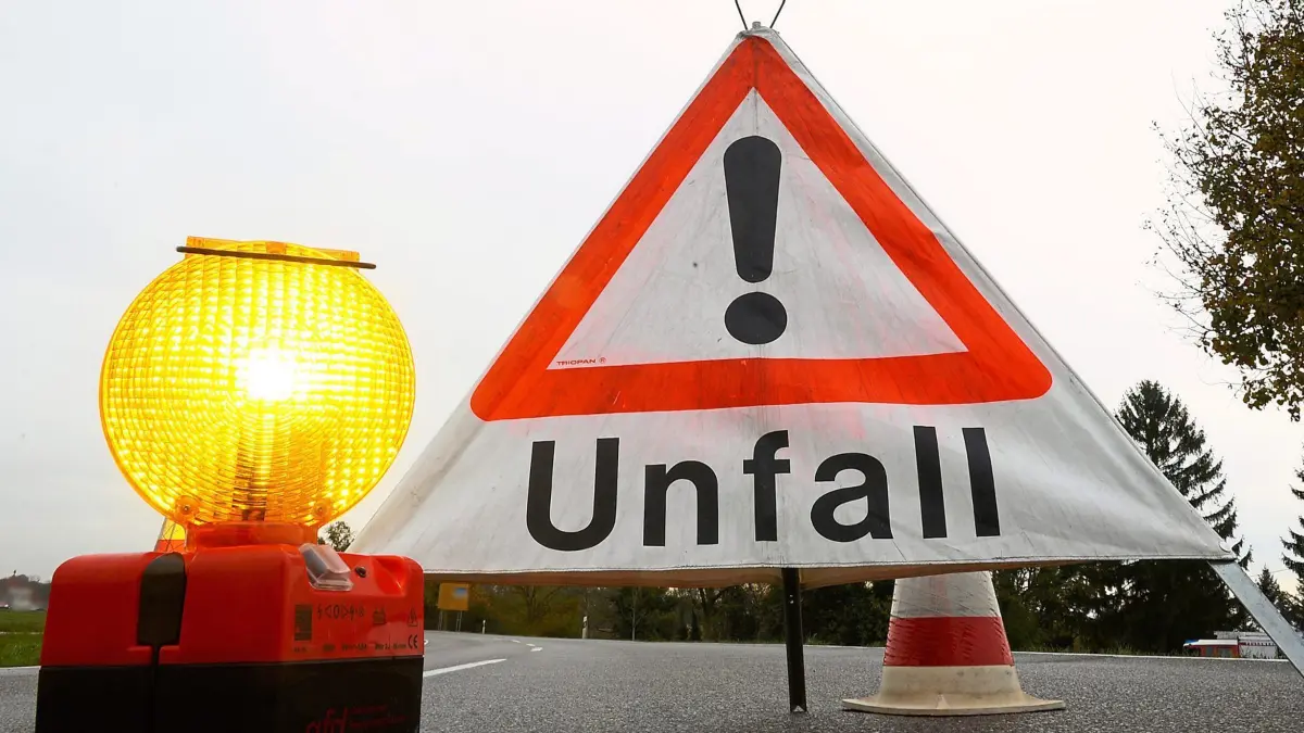 Unfall Symbolfoto Blaulicht Schwabo