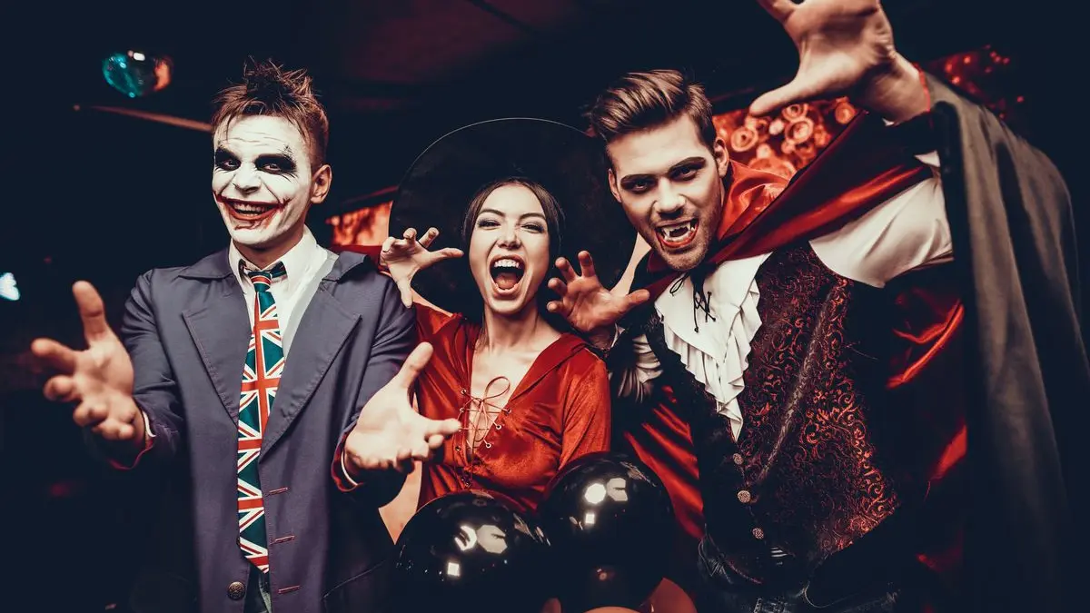 Wir verraten, wie Sie Kunstblut selber machen, zum Beispiel für Ihr Halloween-Kostüm!
