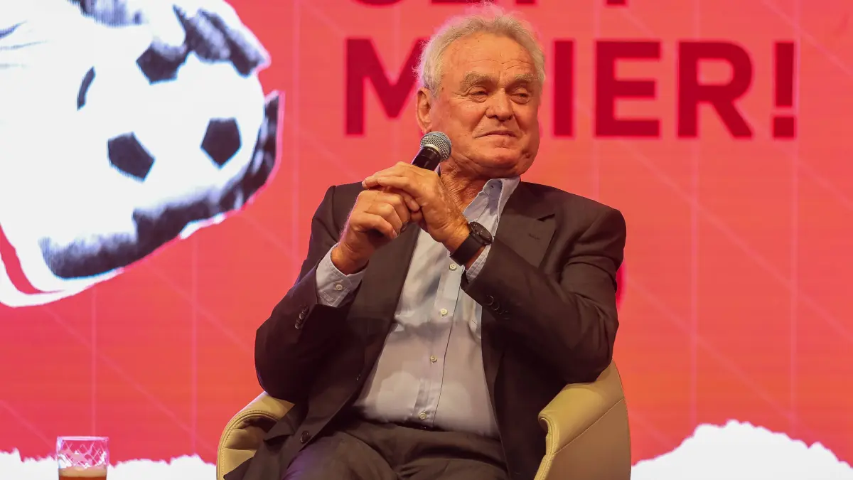 Sepp Maier auf der Buehne, Eroeffnung Sonderausstellung Sepp Maier zum 80. Geburtstag, FC Bayern Museum, 19.03.2024, Eroeffnung Sonderausstellung Sepp Maier zum 80. Geburtstag, FC Bayern Museum, 19.03.2024 Muenchen *** Sepp Maier on stage, Opening of special exhibition Sepp Maier on his 80th birthday, FC Bayern Museum, 19 03 2024, Opening of special exhibition Sepp Maier on his 80th birthday, FC Bayern Museum, 19 03 2024 Munich Copyright: xEibner-Pressefoto/JennixMaulx EP_JML