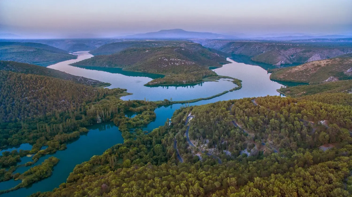 Kroatiens Krka Nationalpark ist eines der schönsten Naturwunder des Landes. Nicht umsonst kommen zahlreiche Urlauber hierher.