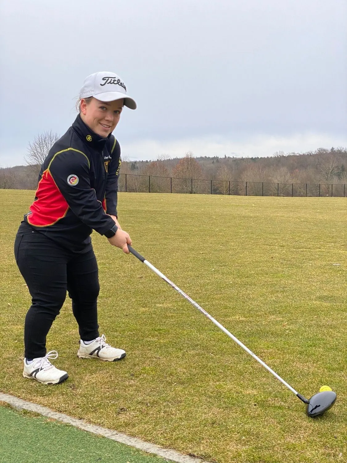Golfen ist Jennifer Srägas große Leidenschaft. Ihre Golfschläger sind teilweise gekürzt worden. Der so genannte Driver auf dem Foto ist allerdings normal lang – für einen weiten Schlag. ⇥