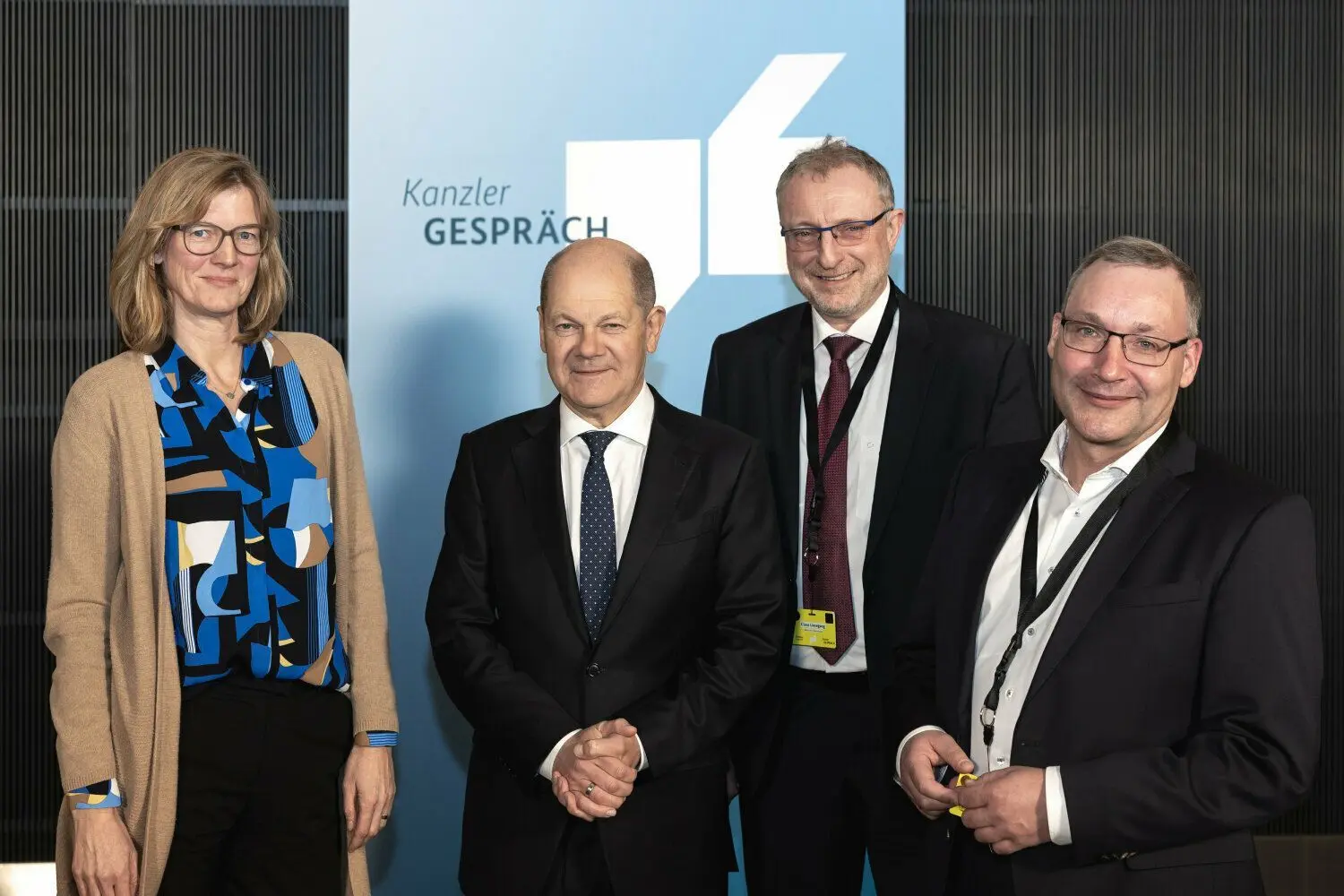 Olaf Scholz mit Ellen Hasenkamp, Claus Liesegang und Oliver Haustein-Teßmer.