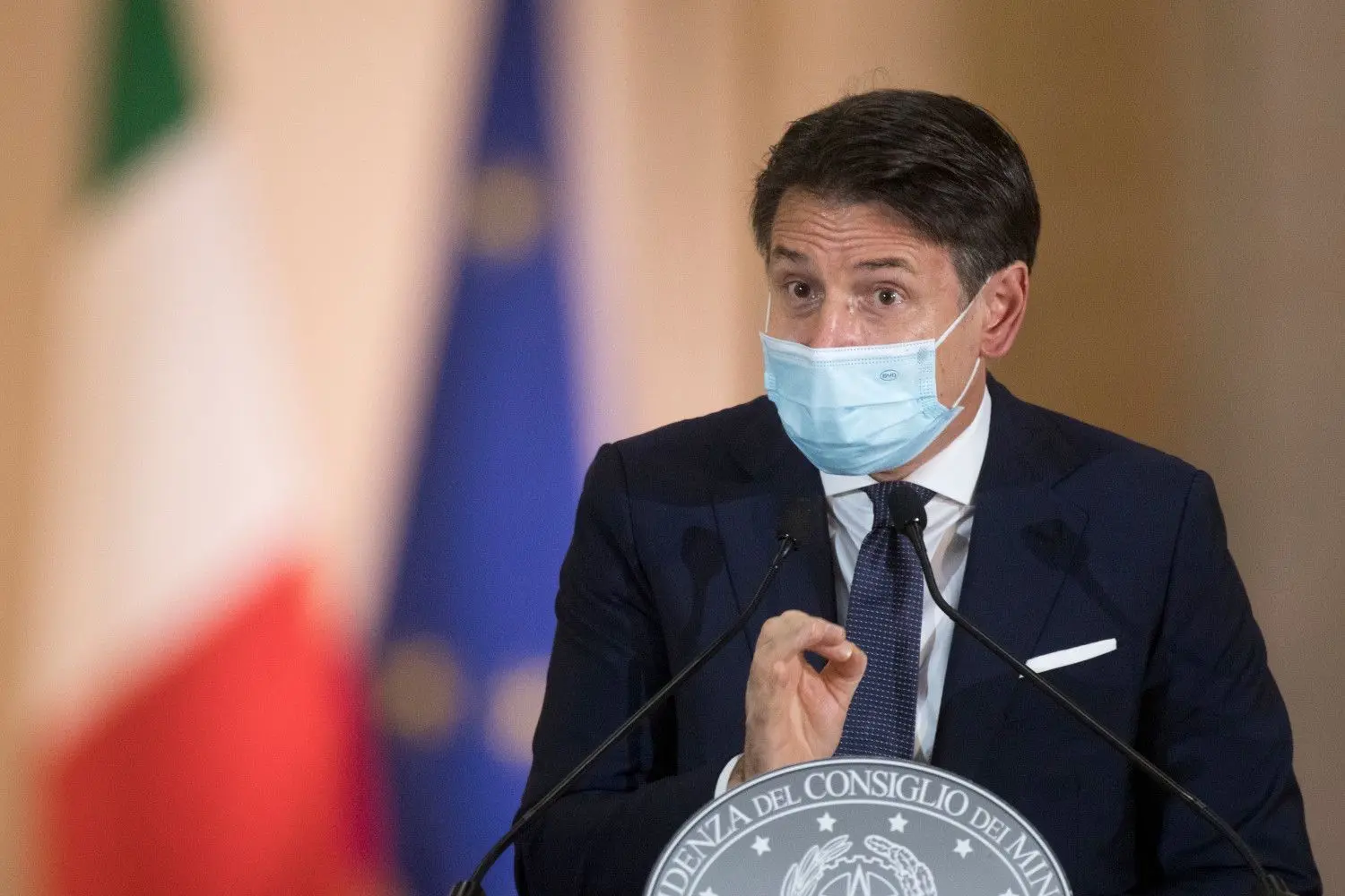 Italiens Premier hat am Montag eine weitere Verschärfung der Corona-Regeln angekündigt. Zudem soll das Land angesichts der stark steigenden Fallzahlen in drei Risikogebiete eingeteilt werden.
