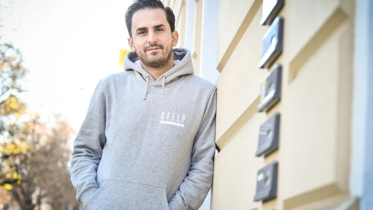 Reist um die Welt, um Benachteiligten zu helfen: Serkan Eren leitet die Stuttgarter Hilfsorganisation „Stelp“.
Gruender und Vorsitzender der Hilfsorganisation Stelp Serkan Eren hilft weltweit Menschen in Not - Johannesstr. 35 in Stuttgart-West