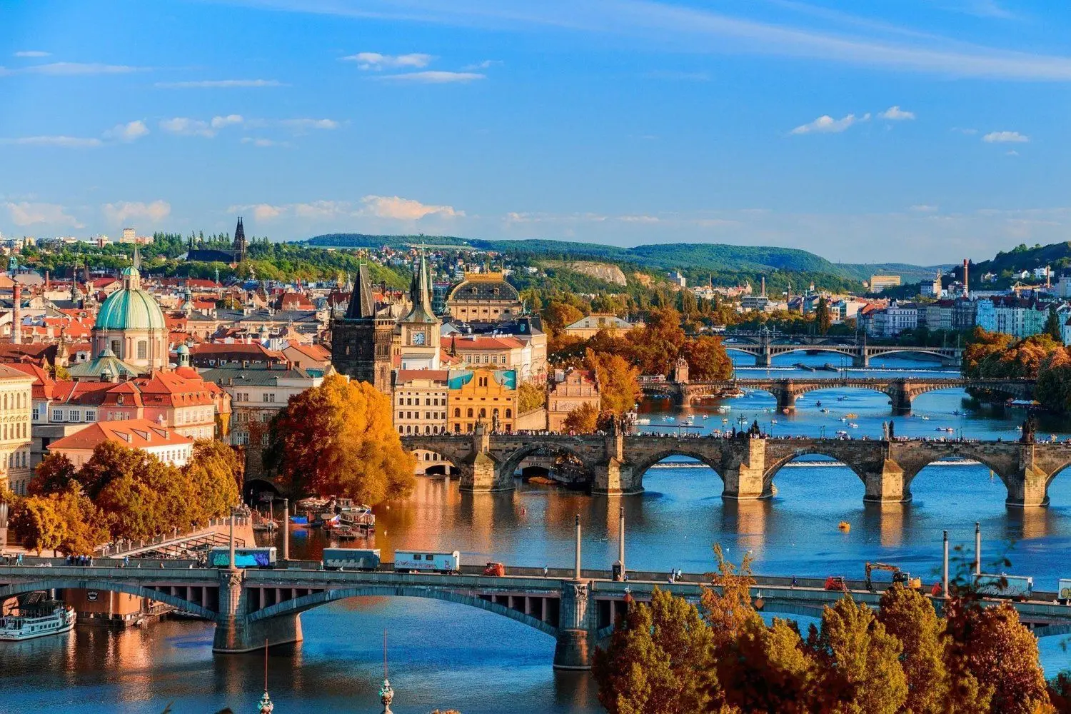 Prag, die Hauptstadt Tschechiens, ist bekannt für bunte Barockgebäude und gotische Kirchen. Ist Urlaub in der Republik derzeit möglich?