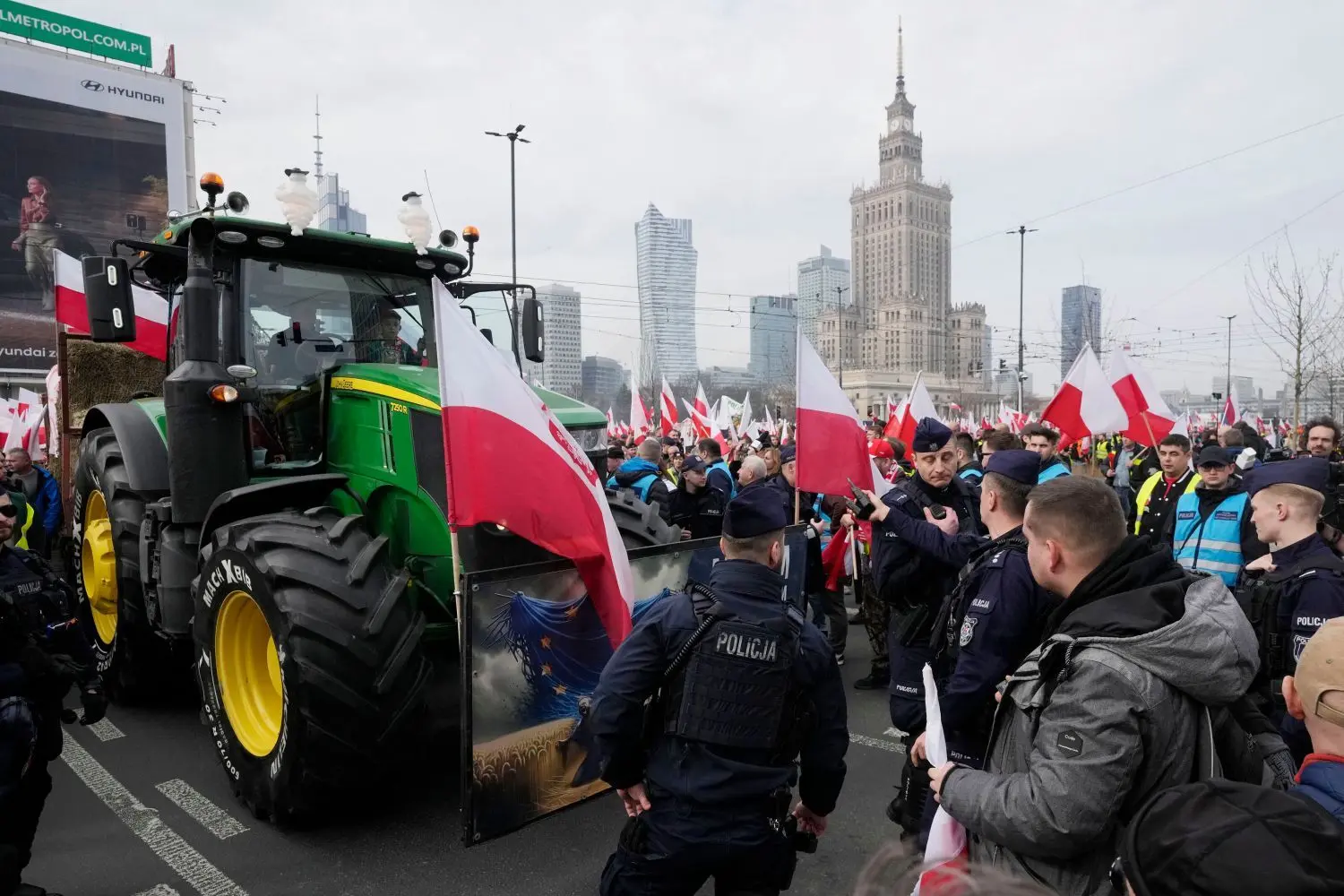 Polnische Landwirte demontrieren in Warschau.