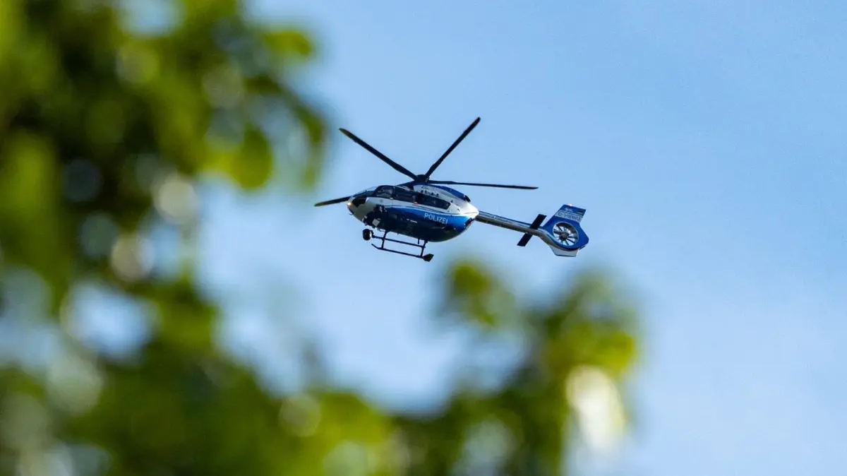Die Polizei sucht mithilfe eines Hubschraubers nach einer Vermissten in Villingen. (Symbolfoto)