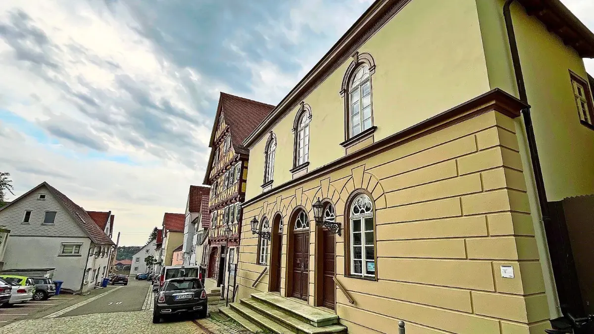 In der Alten Synagoge in Hechingen wurde einem Referenten abgesagt, weil sich nachträglich herausstellte, dass dieser AfD-Mitglied ist.