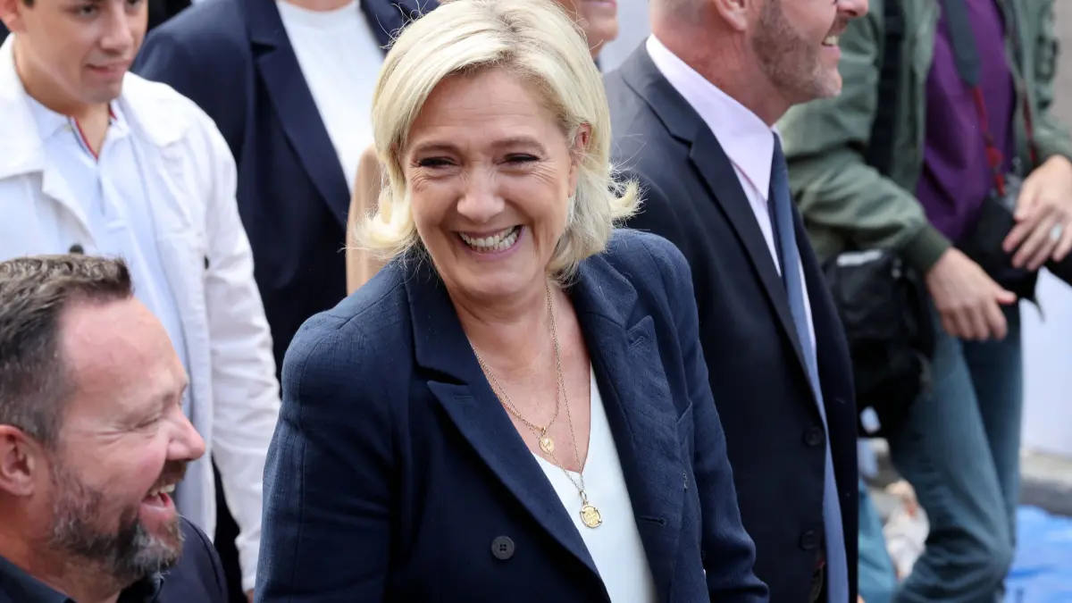 Volksnah: Marine Le Pen auf dem Markt in Henin Beaumont: Marine Le Pen.
Far-right Rassemblement National (RN) National Assembly parliamentary group President Marine Le Pen at the inauguration of the Grande Braderie (flea market) in Henin-Beaumont, northern France on September 8,2024
La Presidente du groupe parlementaire du Rassemblement national (RN) Marine Le Pen au salon retro mobile lors de l inauguration de la Grande Braderie a Henin-Beaumont a Henin Beaumont le dimanche 8 septembre 2024.//ALAINROBERT_1Y8A9208/Credit:Alain ROBERT/SIPA/2409081412