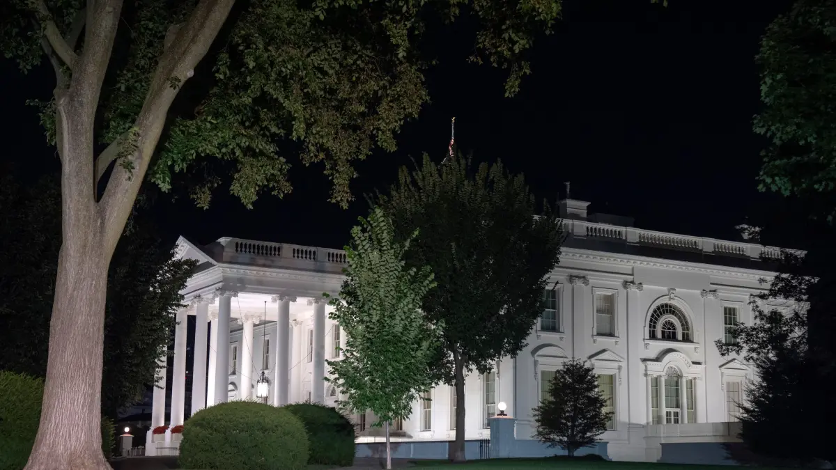 Das Weiße Haus, den Amtssitz des US–Präsidenten in der Hauptstadt Washington.