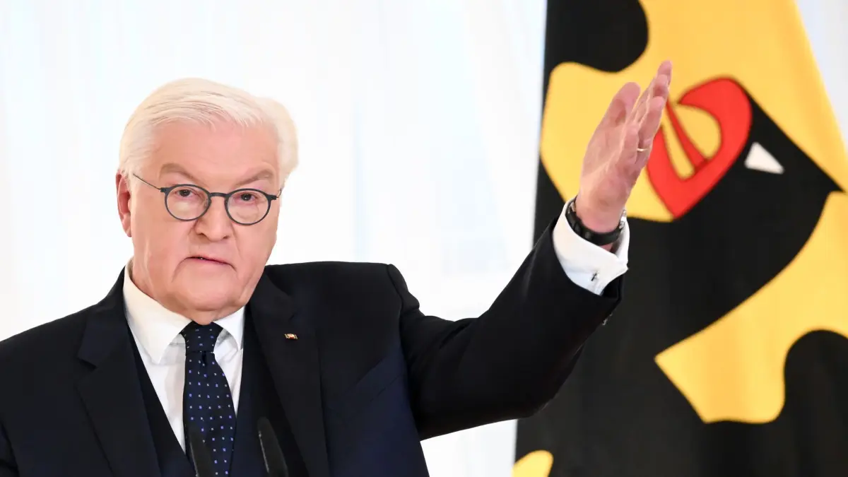Nach dem Bruch der Ampel-Koalition - Steinmeier: 07.11.2024, Berlin: Bundespräsident Frank-Walter Steinmeier spricht während der Veranstaltung «35 Jahre Friedliche Revolution: Sieg der Freiheit? Überhöhter Mythos? Gefährdetes Erbe?» im Schloss Bellevue nach dem Ende der Ampel-Koalition. Foto: Sebastian Christoph Gollnow/dpa +++ dpa-Bildfunk +++