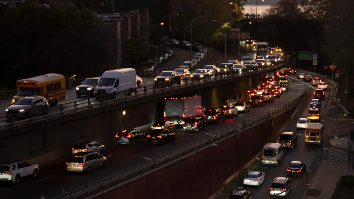 Traffic is seen during rush hour on November 12, 2024 in New York. New York Governor Kathy Hochul is expected to make an announcement on November 14, 2024, regarding congestion pricing in New York City, according to her office. Hochul had previously expressed her intention to lift the pause on the plan and lower the toll from $15 to $9. ?Governor Hochul paused congestion pricing because a $15 daily toll was too burdensome for hard-working New Yorkers amid current economic conditions. Tomorrow, the Governor will outline the plan to fund mass transit, ease traffic congestion, and enhance public health by reducing air pollution,? her office stated on November 13, 2024. The program was initially paused in June, just weeks before its intended launch. Hochul now seems determined to implement it before President-elect Donald Trump, who has pledged to terminate the initiative, takes office. (Photo by ANGELA WEISS / AFP)