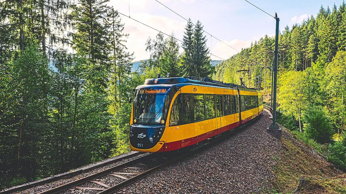 Auch die Murgtalbahn ist von Ausfällen betroffen. (Archivbild)