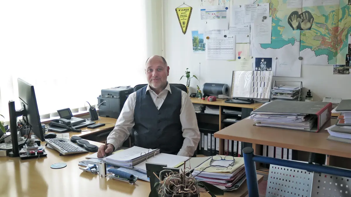 Tore-Derek Pfeifer in seinem Glattener Bürgermeister-Büro.
