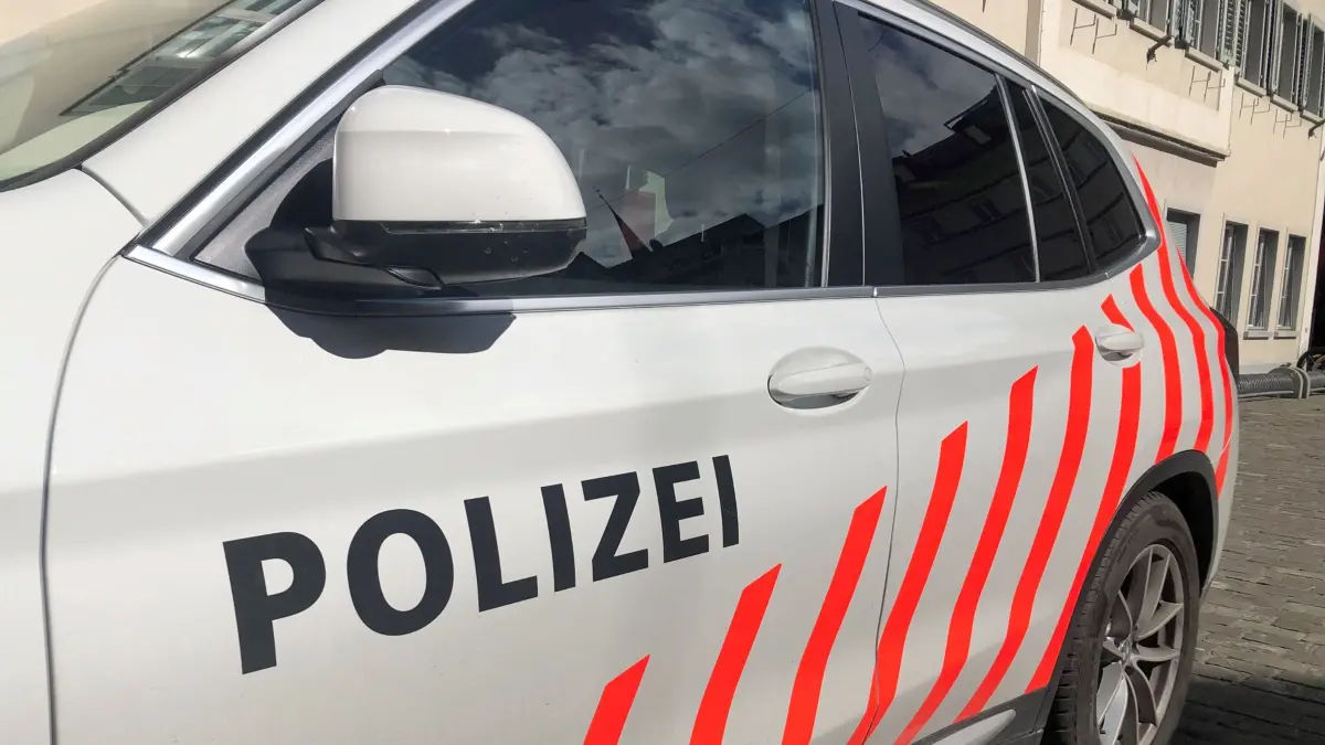 ARCHIV - 09.05.2024, Schweiz, Bern: Ein Fahrzeug der Schweizer Polizei. (zu dpa: «Ammoniak in Baden unweit der deutschen Grenze ausgetreten») Foto: Christiane Oelrich/dpa +++ dpa-Bildfunk +++