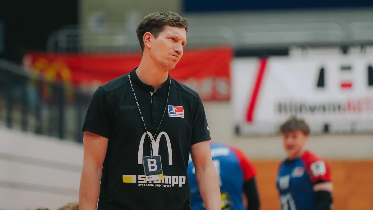HBW Balingen-Weilstetten 2 vs. VfL Pfullingen, Handball, 3. Liga Sued, 28. Spieltag, Saison 2024/2025, 10.04.2025: Micha Thiemann (HBW Balingen-Weilstetten 2, Trainer) ist nicht zufrieden,
HBW Balingen-Weilstetten 2 vs. VfL Pfullingen, Handball, 3. Liga Sued, 28. Spieltag, Saison 2024/2025, 10.04.2025,
Foto: Eibner-Pressefoto/Lars Neumann