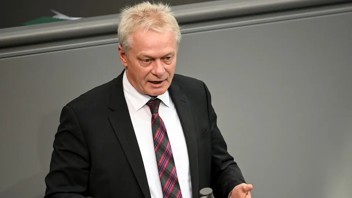 Alois Rainer: ARCHIV - 11.09.2020, Berlin: Alois Rainer (CDU/CSU), spricht bei der 172. Sitzung des Bundestags. Debattiert wird über die Beschleunigung von Investitionen. (zu dpa: «Bär soll Forschungsministerin werden - Rainer bekommt Agrar») Foto: Britta Pedersen/dpa-Zentralbild/dpa +++ dpa-Bildfunk +++