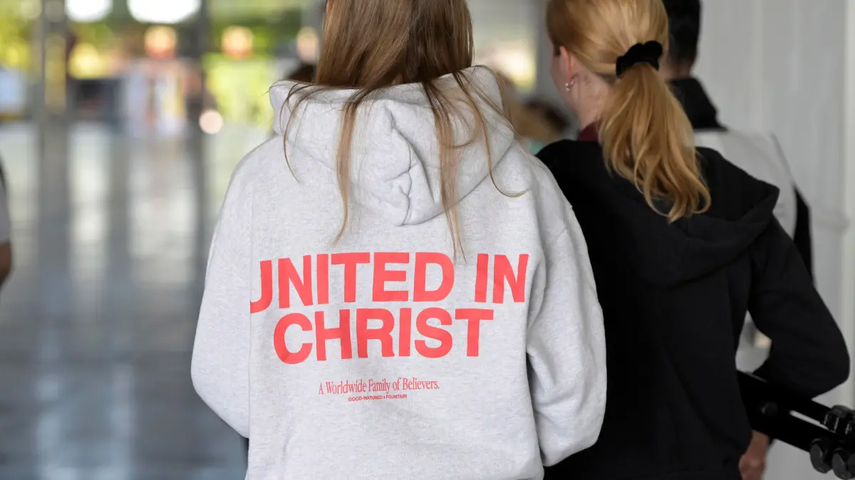 Kirchentagsbesucher beim 39. Deutschen Evangelischen Kirchentag in Hannover: Kirchentagsbesucher bei einer Bibelstunde mit der Ex-Bundeskanzlerin beim 39. Deutschen Evangelischen Kirchentag in Halle 4 auf dem Messegelände. Hannover, 01.05.2025