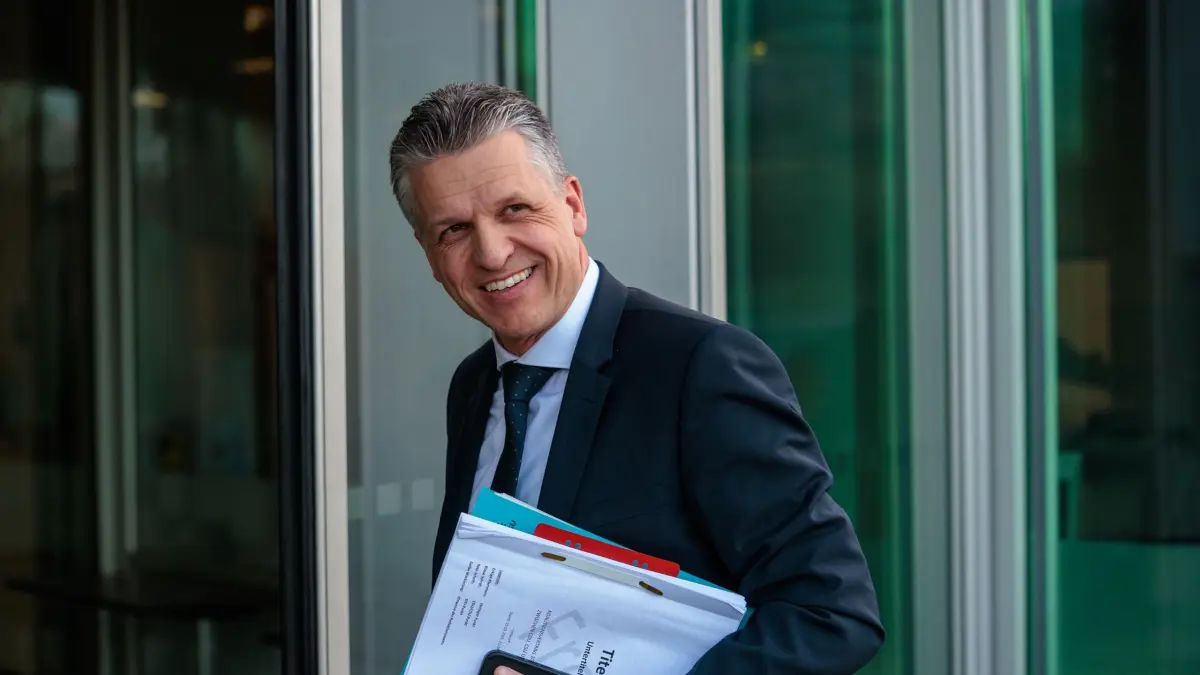 01.04.2025, Berlin: Thorsten Frei, Erster Parlamentarischer Geschäftsführer der CDU/CSU-Fraktion im Bundestag, kommt zur Fortsetzung der Koalitionsverhandlungen von Union und SPD in der Parteizentrale der CDU im Konrad-Adenauer Haus. Foto: Carsten Koall/dpa +++ dpa-Bildfunk +++