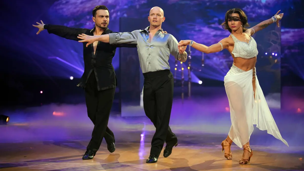 In der zehnten regulären „Let’s Dance“-Show zeigten die Paare zwei Tänze.