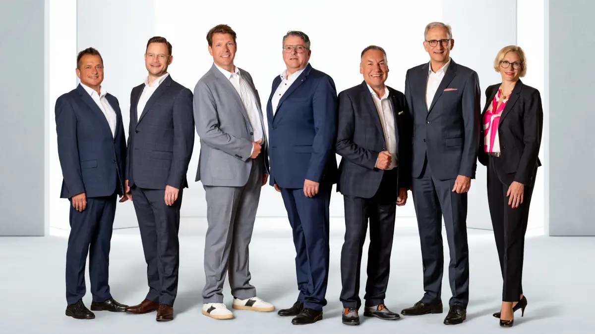Das sind die sieben Vorstände der neuen Bank. Von links nach rechts: Michael Heinemann, Benjamin Wurm, Robert Kling, Arndt Ständer, Joachim Calmbach, Andreas Eckl und Cornelia Rosenau