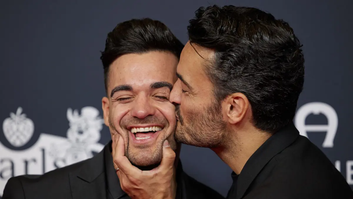 05.09.2024, Berlin: Die Brüder Stefano (l) und Giovanni Zarrella kommen zur Spendengala "Tribute to Bambi-Hilfe für Kinder in Not" ins JW Marriott Hotel. Foto: Jörg Carstensen/dpa +++ dpa-Bildfunk +++