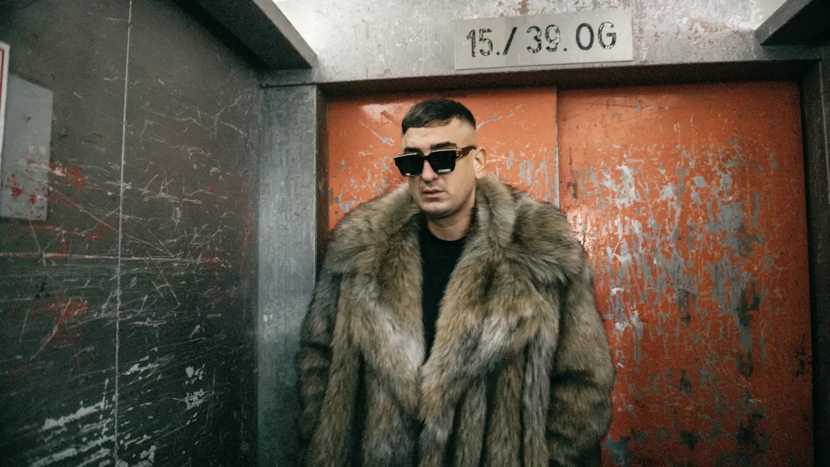 HANDOUT - Der Rapper Haftbefehl (undatierte Aufnahme). Sein neues Album "Das schwarze Album" soll am 30.04.2021 erscheinen. (zu dpa "Zurück am Block - Haftbefehl mit neuem Album") +++ dpa-Bildfunk +++
