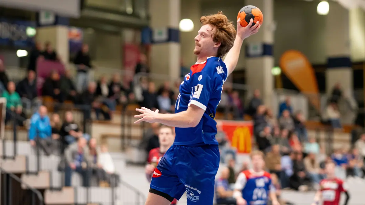 HBW Balingen Weilstetten II vs. TSB Heilbronn Horkheim, Handball 3. Liga, 15. Spieltag, Saison 2025/2026, 20.12.2025: Sem Banzhaf (HBW Balingen Weilstetten II, #19), beim Wurf
HBW Balingen Weilstetten II vs. TSB Heilbronn Horkheim, Handball 3. Liga, 15. Spieltag, Saison 2025/2026, 20.12.2025
Eibner-Pressefoto/Andreas Ulmer