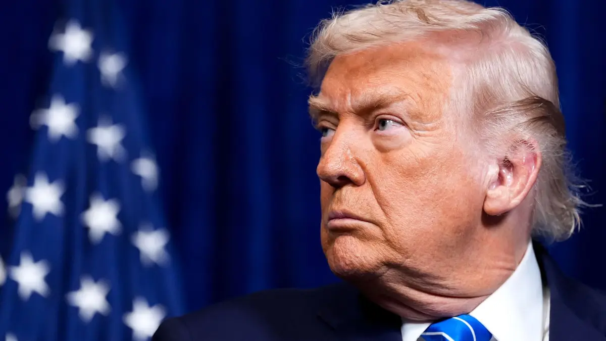 US-Präsident Trump empfängt Präsident Selenskyj in Florida: 28.12.2025, USA, Palm Beach: US-Präsident Donald Trump nimmt an einer gemeinsamen Pressekonferenz mit Selenskyj, Präsident der Ukraine, nach einem Treffen in Trumps Mar-a-Lago-Club teil. Foto: Alex Brandon/AP/dpa +++ dpa-Bildfunk +++