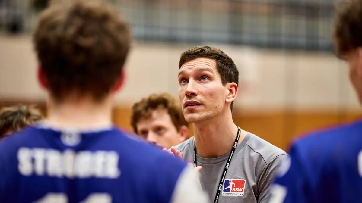 HBW Balingen-Weilstetten II vs HG Oftersheim/ Schwetzingen, Handball, 3. Liga Maenner, 3.Liga Maenner 25/26, Staffel Sued 2025/2026, 11.01.2026: Micha Thiemann Trainer (HBW Balingen-Weilstetten II) spricht zu seinem Verein
HBW Balingen-Weilstetten II vs HG Oftersheim/ Schwetzingen, Handball, 3. Liga Maenner, 3.Liga Maenner 25/26, Staffel Sued 2025/2026, 11.01.2026
Foto: Eibner-Pressefoto/ Francesco Gianni Consentino