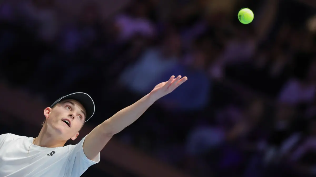 Davis Cup - Deutschland - Peru: 07.02.2026, Nordrhein-Westfalen, Düsseldorf: Tennis, Männer: Davis Cup - Qualifikationsrunde, 1. Runde, Deutschland - Peru, Engel (Deutschland) gegen Bueno (Peru): Justin Engel in Aktion. Foto: Rolf Vennenbernd/dpa +++ dpa-Bildfunk +++