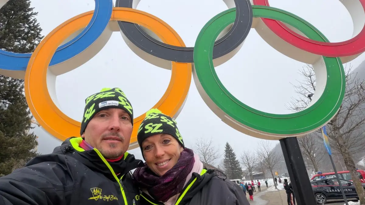Biathlon-Eltern von der SZ Breitnau unter den olympischen Ringen.