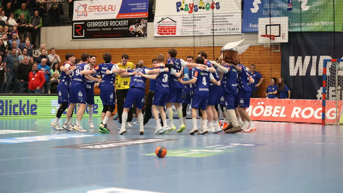 HBW Balingen Weilstetten - VFL Luebeck-Schwartau, Handball 2.Bundesliga, Spieltag 20, Saison 2025/2026, 20.02.26 : Die Baiinger springen vor Freude im Kreis
HBW Balingen Weilstetten - VFL Luebeck-Schwartau, Handball 2.Bundesliga, 20.Spieltag, Saison 2025/2026, 20.02.26
Foto: Eibner-Pressefoto/Thiemann Kirsten
