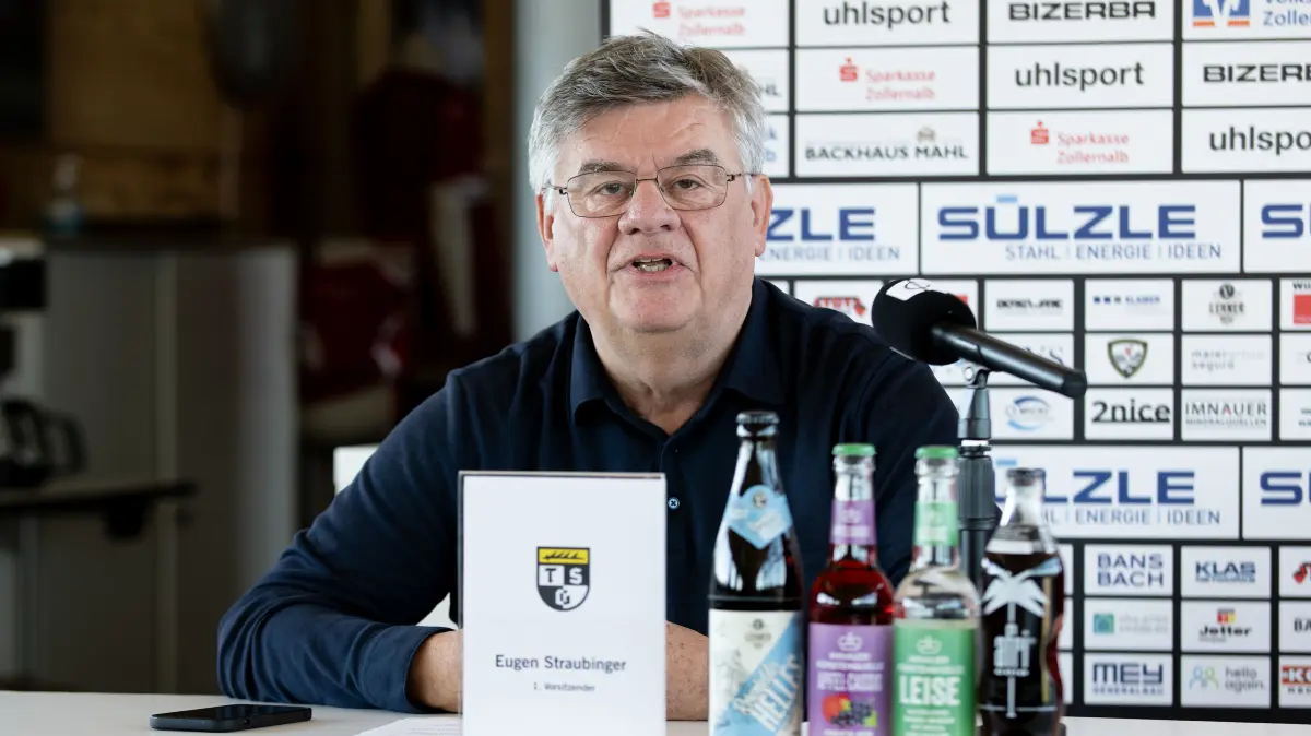 TSG Balingen Fussball, Pressetermin, Trainervorstellung fuer die neue Saison, Fussball, Saison 2025/2026, 25.02.2026,: Eugen Straubinger, (TSG Balingen Fussball, Vorstand)
TSG Balingen Fussball, Pressetermin, Trainervorstellung fuer die neue Saison, Fussball, Saison 2025/2026, 25.02.2026,
Eibner-Pressefoto/Andreas Ulmer