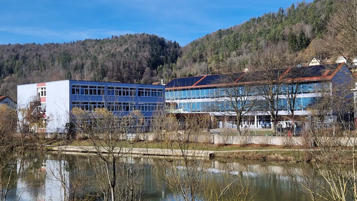 Wahl-Vorbereitung am MGG: Lehrerin Kirsten Gockel setzt am Horber Gymnasium auf Recherche und Diskussion, damit die Jugendlichen eine reflektierte Wahlentscheidung treffen können.