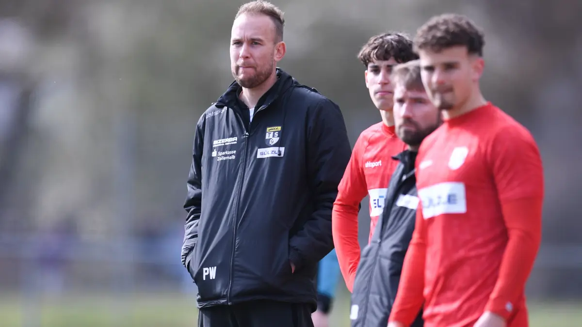 GER, TSG Balingen II - TSV Harthausen/Scher, Fussball, Landesliga 3, Spielzeit 2025/2026, 29.03.2026: Trainer Philipp Wolf (li, Balingen)
GER, TSG Balingen II - TSV Harthausen/Scher, Fussball, Landesliga 3, Spielzeit 2025/2026, 29.03.2026
Foto: Eibner-Pressefoto/Moritz Liss