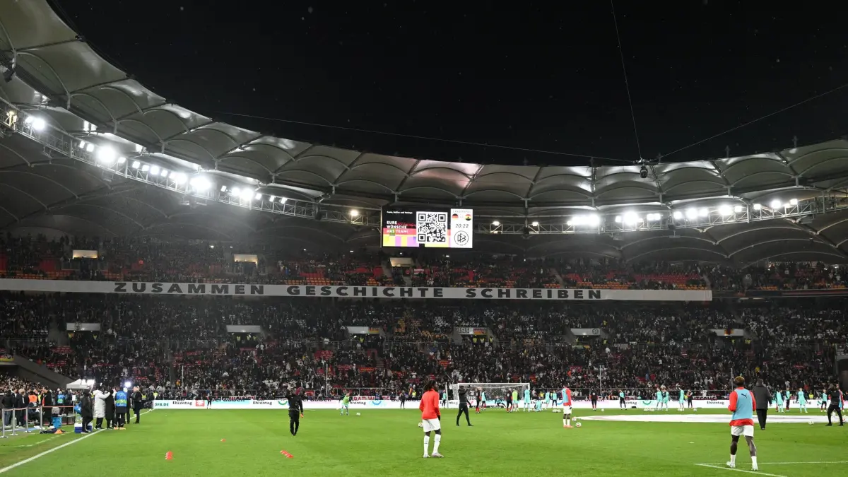 Deutschland - Ghana: 30.03.2026, Baden-Württemberg, Stuttgart: Fußball, Männer, Länderspiele, Deutschland - Ghana, MHP Arena. Blick ins Stadion vor der Partie. Foto: Federico Gambarini/dpa - WICHTIGER HINWEIS: Gemäß den Vorgaben der DFL Deutsche Fußball Liga bzw. des DFB Deutscher Fußball-Bund ist es untersagt, in dem Stadion und/oder vom Spiel angefertigte Fotoaufnahmen in Form von Sequenzbildern und/oder videoähnlichen Fotostrecken zu verwerten bzw. verwerten zu lassen. +++ dpa-Bildfunk +++