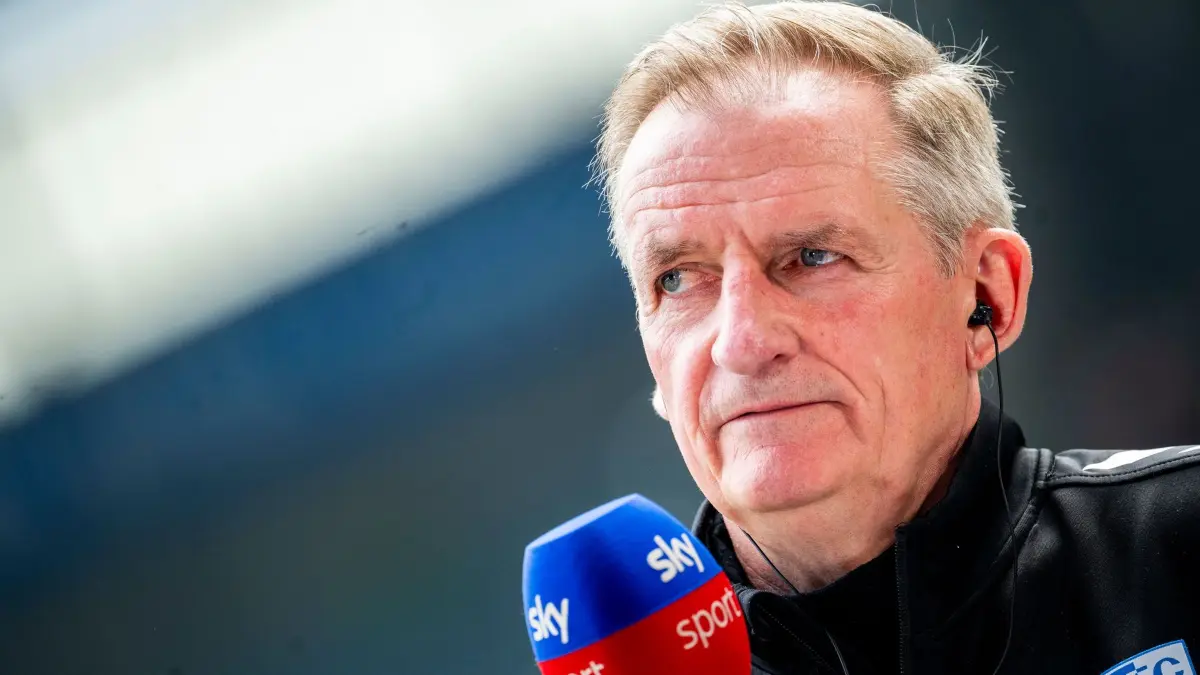1. FC Magdeburg - Fortuna Düsseldorf: 18.04.2026, Sachsen-Anhalt, Magdeburg: Fußball, Männer: 2. Bundesliga, 1. FC Magdeburg - Fortuna Düsseldorf, 30. Spieltag, Avnet Arena, Magdeburgs Trainer Patrick Sander im Interview. Foto: Julius Frick/dpa - WICHTIGER HINWEIS: Gemäß den Vorgaben der DFL Deutsche Fußball Liga bzw. des DFB Deutscher Fußball-Bund ist es untersagt, in dem Stadion und/oder vom Spiel angefertigte Fotoaufnahmen in Form von Sequenzbildern und/oder videoähnlichen Fotostrecken zu verwerten bzw. verwerten zu lassen. +++ dpa-Bildfunk +++