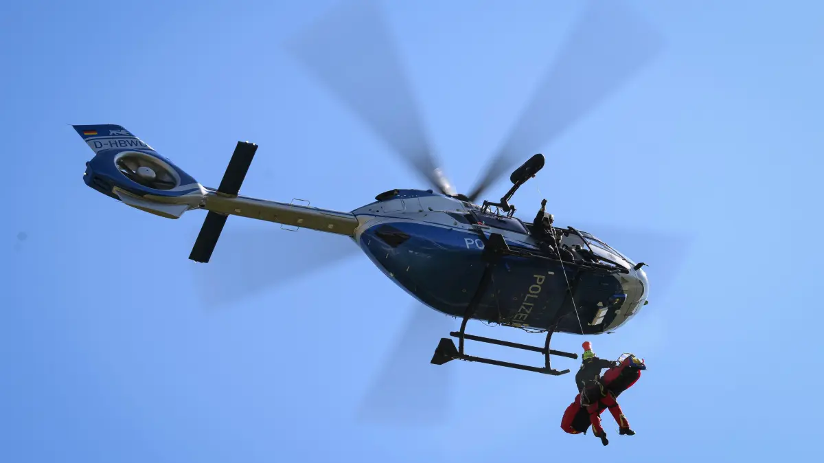 Der Wind und der "Downwash" beeinflussen die Rettung in luftiger Höhe.
