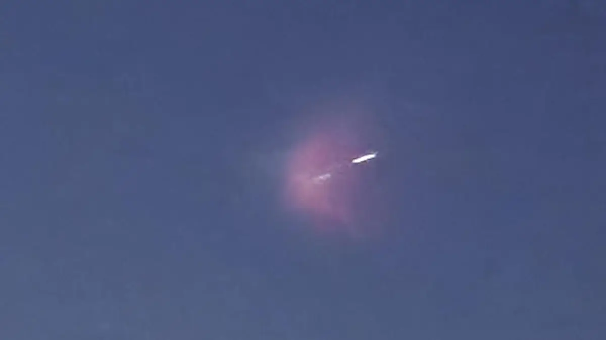 Ein leuchtendes Objekt wurde am späten Freitagabend am Himmel entdeckt.