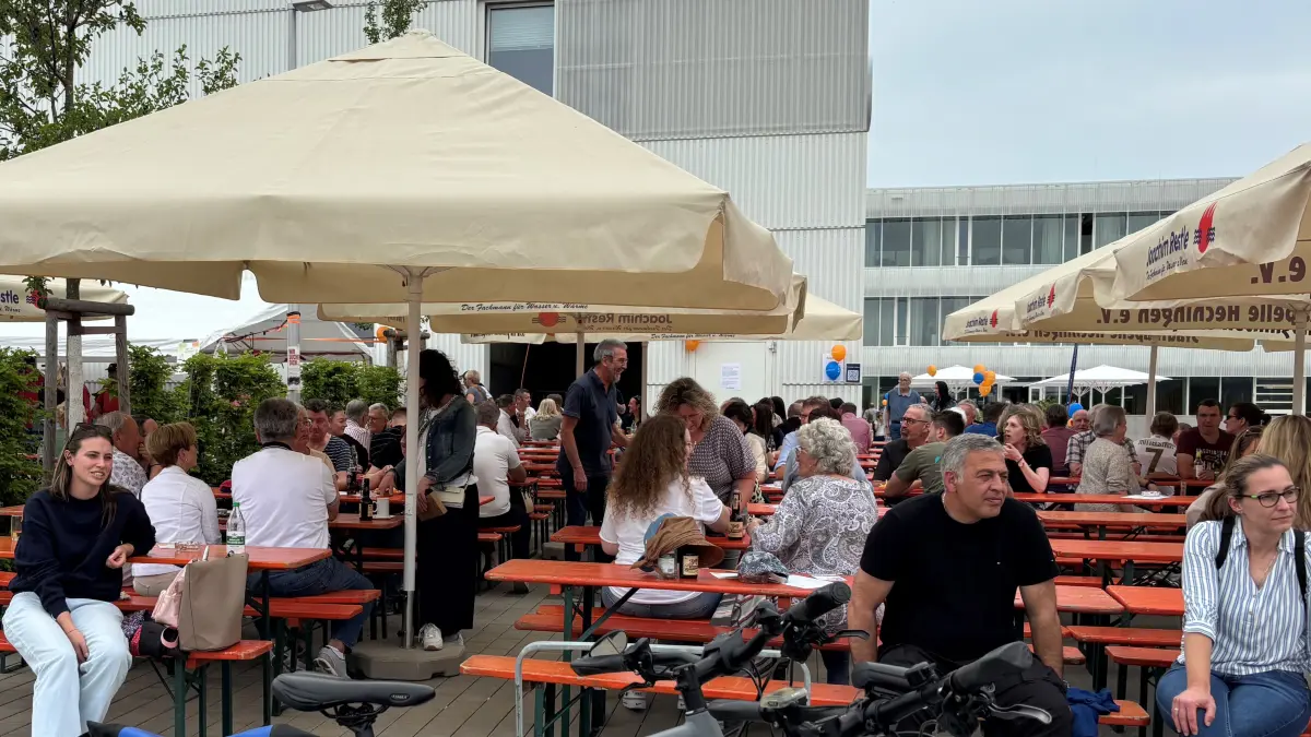 Hockete, ein mittelgroßes Volksfest? Nein, enormer Andrang beim Tag der offenen Tür von Ewimed und Fundera im Hechinger Nasswasen.