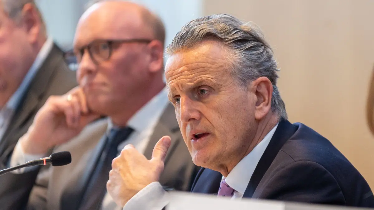 Stuttgart, Baden-Württemberg, 19.12.2025:
Dritte Lesung zum Doppelhaushalt der Stadt Stuttgart.
Im Bild: Frank Nopper (CDU, Oberbürgermeister der Landeshauptstadt Stuttgart)
Notiz: No model release. Kein Einverständnis für Werbung, keine Weitergabe an Dritte.