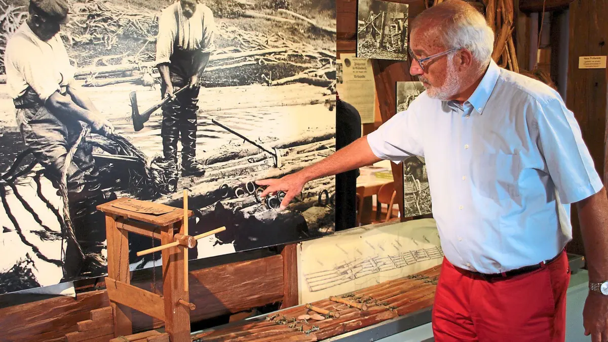 Der handwerklich anspruchsvolle wie gefahrvolle Flößerberuf ist im Flößermuseum Calmbach mit Modellen und Fotografien erlebbar gemacht.