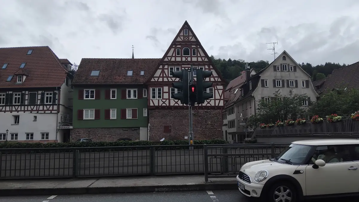Fußgängerampel in der Calwer Bischofstraße