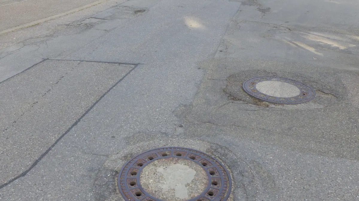 kaputte Straßen und Stolperstellen.