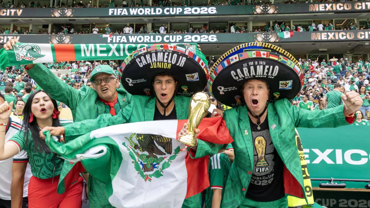 MEXICO CITY, MEXICO - JUNE 11: Fans cheer up during the group A match between Mexico and South Africa at the 2026 FIFA W: MEXICO CITY, MEXICO - JUNE 11: Fans cheer up during the group A match between Mexico and South Africa at the 2026 FIFA World Cup, WM, Weltmeisterschaft, Fussball at Mexico City Stadium on June 11, 2026 in Mexico City, Mexico. PUBLICATIONxNOTxINxCHN Copyright: xVCGx 111647724893