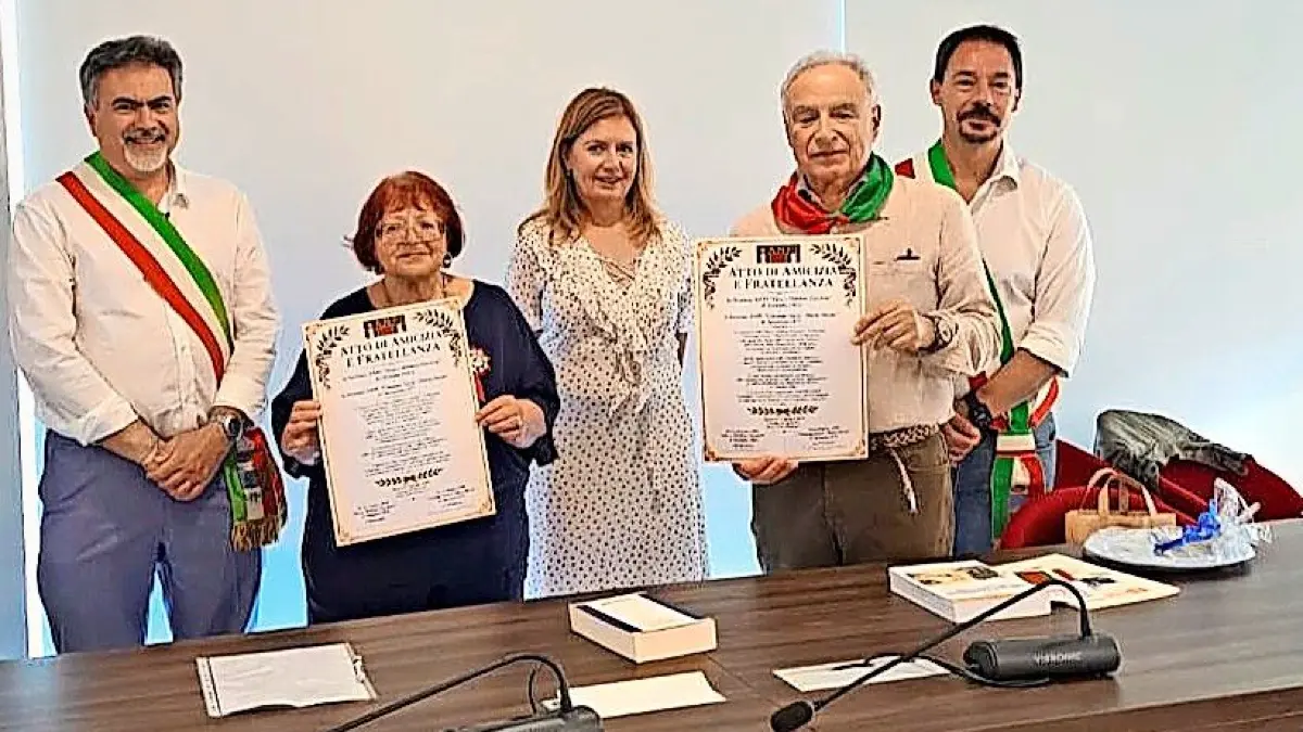 v. l. n. r. Alberto Calciolari, Bürgermeister Medolla, Marianna Rimbici, Associazione Nazionale Partigiani dItalia, Prof. Dr. Barbara Fink, stv. Bürgermeisterin Bad Dürrheim, Paola Rocca, Associazione Nazionale Partigiani dItalia und Mattia Fiorini, Bürgermeister Spotorno.