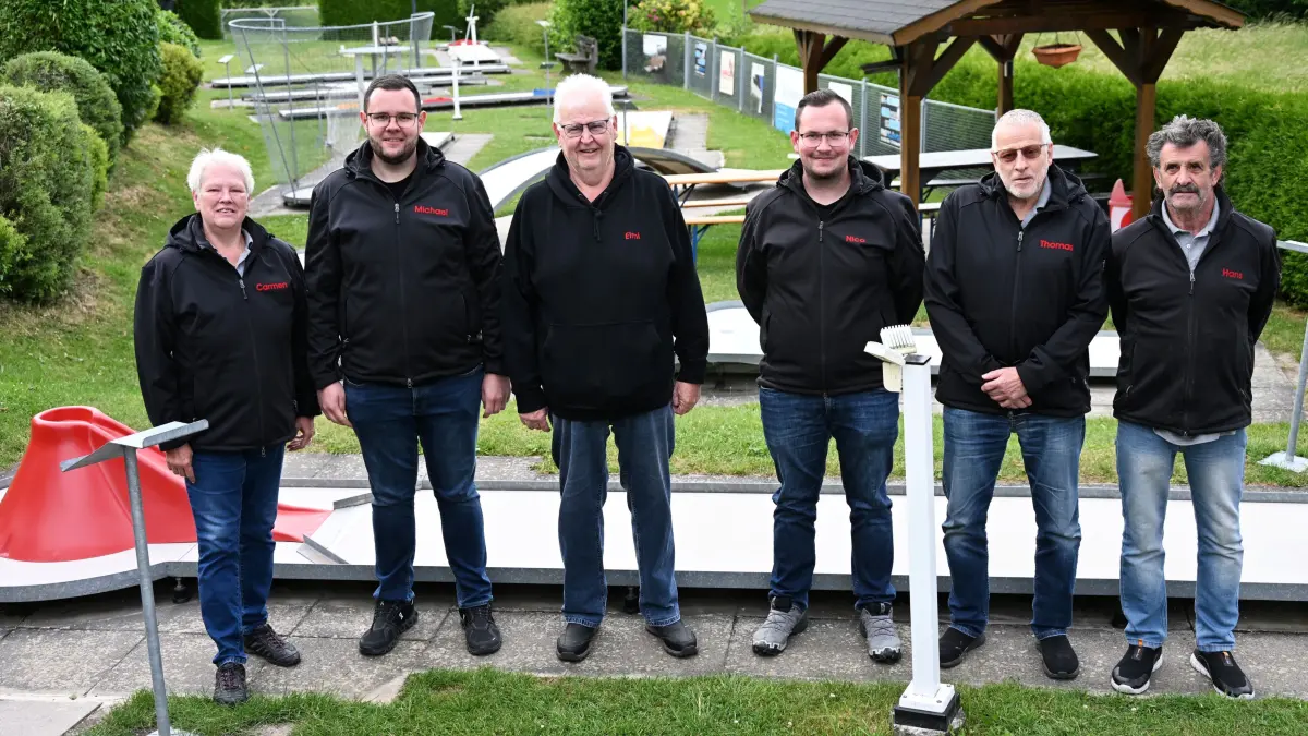 Die Aktiven der Minigolf-Hobbygruppe: Erfolgreich im Freizeitsport, vorbildlich bei Arbeitseinsätzen.