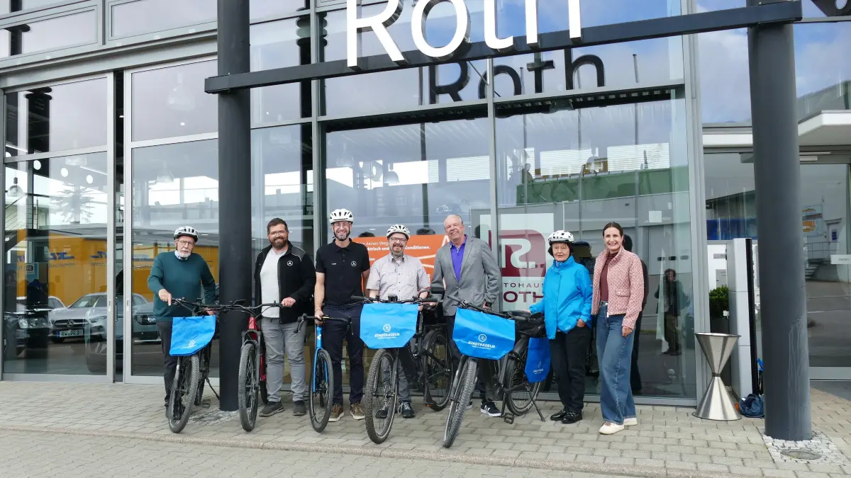 Ulrich Roth (von links), Ralph Kaupp, Peter Roth, Frank Börnard, Karl-Heinz Fauser, Irmgard Roth und Chiara Müller radeln gemeinsam für ein gutes Klima.