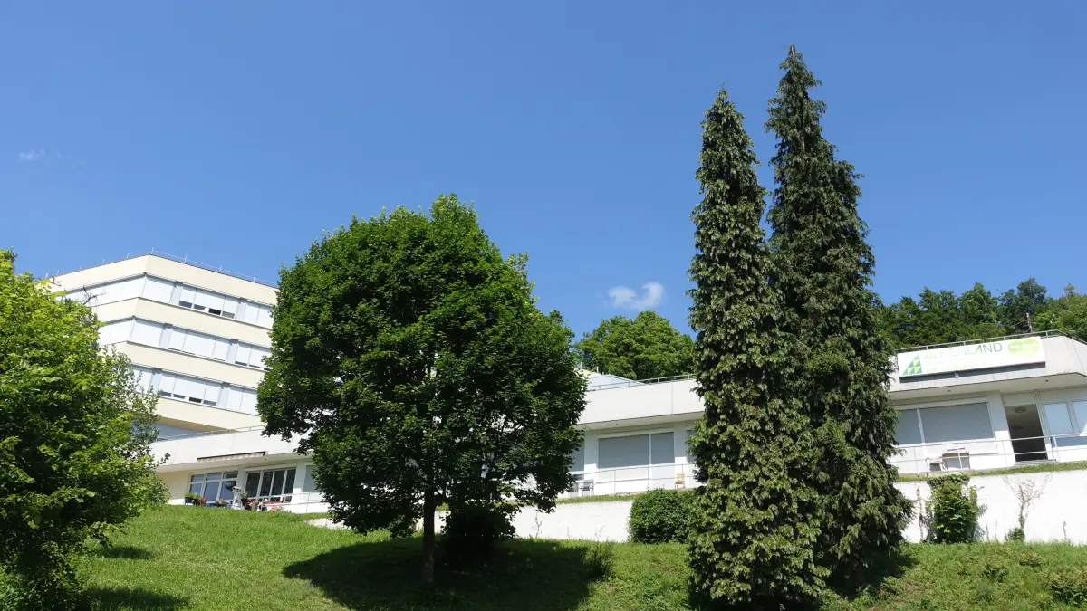Das Pflegeheim Alpenland am Stockenberg hat mit Michael Kils einen neuen Heimleiter. Er erklärt, warum der Pflegeberuf auch heute noch für junge Menschen attraktiv ist.